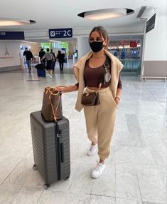 Comfy Airport Outfit Summer, Casual Airport Outfit, Airport Outfit Spring, Comfortable Airport Outfit