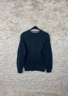 Vintage sweater by Tommy Hilfiger. With a round neckline and a small label embroidery on the left chest. Colours: anthracite or dark grey-blue (red, white) Material: 100% cotton Size L Please note dimensions! Length: 68cm Width: 63cm Arm length from collar: 80 cm If you have any questions or need more information, just write me :) Pull Sweat Vintage, Pull Champion Vintage, Tommy Hilfiger Sweater, Vintage Tommy Hilfiger, Vintage Sweaters, Sweaters Knitwear, Blue Grey, Tommy Hilfiger, Favorite Outfit