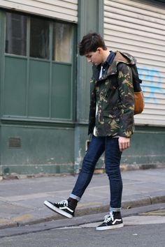 Vans Sk8 Hi Outfit, Sk8 Hi Outfit, Estilo Vans, Superenge Jeans, Cut Hairstyles, Anti Ageing, Camo Jacket, Men Street