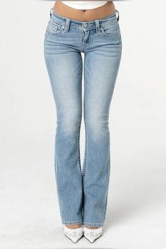 Bootcut Jeans For Women, Denim Jeans For Women, Mid Rise Bootcut Jeans, Hello Kit, Stockholm Style, 2000s Fashion Outfits, Stockholm Fashion, Simple Trendy Outfits, Dolce E Gabbana