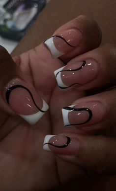 Medium Natural Acrylic Nails, Short Nail Designs Black And White, Black And White Nail Designs Short, Y2k Square Nails, Short Nails Inspo Aesthetic, Short Nails Black Women, Vacation Nails Black Women, Birthday Nail Set Ideas, Nail Set Ideas