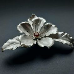 Rajputi Jewellery, Red Spider Lily, Aluminum Can Crafts, Diamond Tops, Polymer Clay Creations, Silver Brooch, Metal Clay, Metal Crafts, Fantasy Jewelry