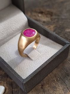 Ruby Signet Ring, 14k Gold Signet Ring, Beautiful Wedding Bands, Ring Ruby, Gold Statement Ring, Gold Signet Ring, Etsy Gold Ring, Gold Engraving, Red Band