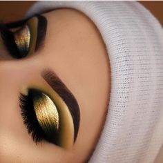 Fabulous Eye Makeup Ideas Make Your Eyes Pop 1 - Fab Mood | Wedding Colours, Wedding Themes, Wedding colour palettes Crease Eye Makeup, Cut Crease Eye Makeup, Make Your Eyes Pop, Cut Crease Eye, Drag Make-up, Make Up Inspiration, Eye Makeup Ideas, Smink Inspiration