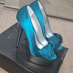 Wild Pair Platform Heels Brand New Teal Color Beautiful For A Holiday Party Silver Platform Heels For Prom, Teal Color, Teal Colors, A Holiday, Platform Heels, Holiday Party, Shoes Women Heels, Shoes Heels, Women Shoes