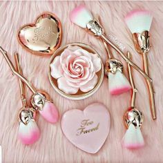 Pink Champagne for Breakfast Rose Gold Bouquet, Koleksi Makeup, Gold Bouquet, Best Makeup Brushes, Pinterest Makeup, Eye Makeup Brushes, Makeup Brush Cleaner, How To Clean Makeup Brushes, Luxury Makeup