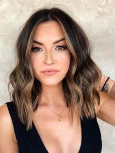 Dark Brown Hair Balayage, Short Brunette Hair, Hair Pale Skin, Short Hair Highlights, Short Dark Hair, Brunette Hair With Highlights, Balayage Hair Dark, Brunette Balayage Hair, Brown Hair Balayage