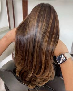 Rambut Brunette, Brown Hair With Caramel Highlights, Hair Color Caramel, Gorgeous Hair Color, Hairstyles For Layered Hair, Caramel Hair