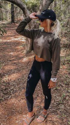 Embrace the beauty of spring with these fresh and stylish hiking outfits for 2024. Conquer the trails in bloom and explore nature's awakening. 🌼🌿 #SpringHikingOutfits #TrailFashion #AdventureInStyle Spring Hiking Outfits, Fall Hiking Outfit, Hiking Outfits, Spring Hiking, Fall Hiking, Hiking Outfit, Comfort Style, Cork, Hiking