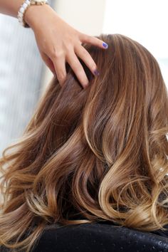 New DIY Hair Color You Should Try: "I was going to the salon every four to five weeks. It was costing a fortune and I can’t believe how many hours I wasted there...” Caramel Blonde Hair Color, Diy Hair Color, Bronde Hair, Hair Color Caramel, Hair Done, Ombré Hair, Hair Color And Cut, Hair Cut