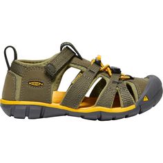 The Seacamp II CNX Sandal is a versatile piece of footwear our young ones can wear anywhere. Its open polyester upper ensures fresh feet throughout the day while also keeping them comfortable thanks to how soft it is. And speaking of comfort, the EVA footbed has ample cushioning for long days of riverbed exploring with the parents. Get Funky, Water Sandals, School Yard, Natural Contour, Top Shoes, Fashion Advice, Shoe Brands, Kid Shoes, Kids Shoes