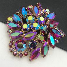 Weiss Designer Signed Jewelry, Vintage Rhinestone Brooch, Collectible 1950's Jewelry 1950's 1960's Jewelry Designer Signed Selini Measures 2 1/4 inches round In very good vintage condition. Nice collectible perfect for any jewelry collection. #vintage #rhinestone #designer #signed #brooch #pin #vintagejewelry #jewelry #highendjewelry #weiss d38 Antique Appraisal, Rhinestone Costumes, Costume Jewelery, Vintage Jewelry Antique, Antique Costume Jewelry, 1960s Jewelry, Desert Hot Springs, Vintage Rhinestone Jewelry, Vintage Rhinestone Brooch