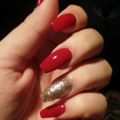 Red and gold coffin nails! Perfect for the holidays! Gold Coffin Nails, Ongles Gel Violet, Long Red Nails, Red And Gold Nails, Gold Acrylic Nails, Red Christmas Nails, New Nail Designs, Nail Designs Valentines, Gold Nail