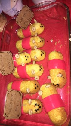 there are some teddy bears made out of bread on a tray with tags attached to them