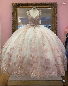 Sleeping Beauty Quinceanera Dresses, Extra Quinceanera Dresses, Pink And White Quinceanera Dresses, Pink Theme Quinceanera, Xv Dresses Pink, Floral Quince Dress, Flower Quinceanera Dresses, Quinceanera Dresses White, Quinceañeras Dresses