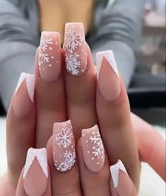 Pretty Nails For New Years, Winter Christmas Nails Coffin, Med Length Christmas Nails, Christmas Nails Acrylic Short Coffin, Christmas Birthday Nails Short, White Xmas Nails Acrylic, Almond Nails Designs Holiday, Cute Christmas Nails Coffin, Christmas Nails Simple Classy White