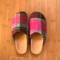 Urban Outfitter Slip-On Clog Style#62194121 Color:Multi Size:Us 8/Eu 39 Brand-New Without Tag Orange Towels, Clog Style, Urban Outfitters Shoes, Clogs Style, Slide Slippers, Faux Fur Slippers, Warm Slippers, Fur Slippers, Slipper Sandals