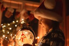 Make a DIY Christmas Snow Globe - FamilyEducation Diy Christmas Snow Globe, Waterless Snow Globe, Snowman Snow Globe, Diy Snow, Christmas Snow Globe