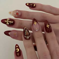 Shop luxurious red baroque false nails with gold moon star design! Almond French style, full cover, detachable. Perfect for an elegant, long-lasting manicure. Nagel Tips, Gold Nail, Almond Acrylic Nails, Nail Swag, Nail Length, Nailed It, Funky Nails, Nail Polishes, Nail Accessories