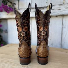 The price INCLUDES taxes and shipping anywhere in the United States. 
The JB-1609 cowgirl boot, in the distinctive orix color, is one of the public's favorites thanks to its exquisite chiseling, a reflection of Mexican leather art. Its square toe and the floral embroidery that adorns the shaft highlight the mastery of its craftsmanship. With a leather lining and upper, this boot is not only beautiful to look at but also comfortable to wear. Made in León, Mexico, the JB-1609 is a collector's item Cowgirl Boot, 7 Eleven, Western Boots Women, Leather Art, Goodyear Welt, Cowgirl Boots, Western Boots, Rodeo, Floral Embroidery