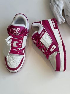 Nike Shoes 2023, Louis Vuitton Sneaker, Pretty Sneakers, Shoes Wallpaper, Shoes Aesthetic, Preppy Shoes, Pretty Shoes Sneakers, Shoes 2023