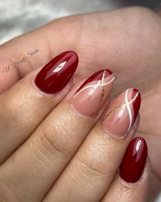 🍷🍷😍 Agenda tu cita al 6014-9725 📲 📍Alajuela Centro 📍 Bordeaux Nails, Red Nails Glitter, Nail Goals, New Nail Art Design, Nail Board, Nail Salon Design, French Tip Acrylic Nails, Classy Acrylic Nails, New Nail Art