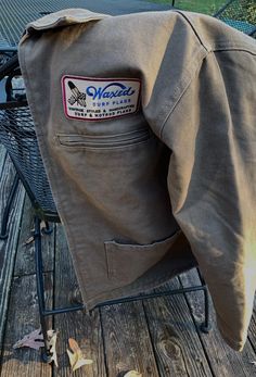 All our products are short run products and once they are gone they are gone at least for that season. No mass production items here - they are all very unique and of high quality. Lt. Coco brown canvas jacket with medium duty lining. Perfect for walking the boardwalk on a brisk sunset evening to check the surf or working in the garage on your 32 Roadster project. Features two patch style side pockets with a lippered left chest pocket with the Waxed 23/24 patch. The inside also features a chest Jersey Flag, Minimalist Fashion Men, Hawaii Surf, Canvas Jacket, Flag Outfit, Patches Fashion, Leg Work, Cold Outfits, Surf Style