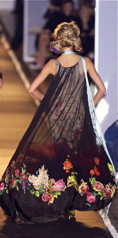 Jean Paul Gaultier Jean Paul Gaultier Haute Couture, Floral Fashion, Gorgeous Gowns, Mode Inspiration, Beautiful Gowns, Fashion Details