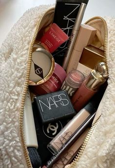 Makeup Skincare, Makeup To Buy, Luxury Makeup, Makati, Makeup Vanity