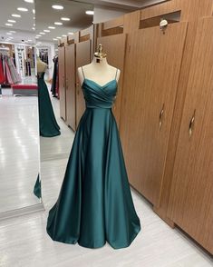 Simple Party Dress, Pleated Party Dress, Green Formal Dresses, Spaghetti Strap Prom Dress, Wedding Dresses With Straps, Evening Party Gowns, Grad Dresses