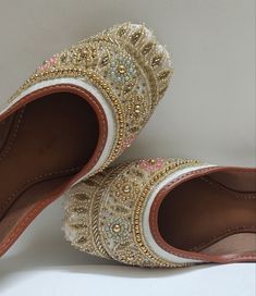 Introducing our exquisite handcrafted ladies Cream & Beige khussa jutti, a blend of elegance and tradition designed to adorn your feet with timeless beauty. Crafted with meticulous attention to detail, this stunning khussa features a captivating Grey hue embellished with a delicate gold floral pattern, accentuated by shimmering sequins for a touch of opulence. NOTE : Product colour may slightly vary. Thank you Traditional Wear With Meenakari For Reception, Wedding Slip-on Flats For Festivals, Festive Zari Work Flats For Reception, Festive Flats With Zari Work For Reception, Festive Cutdana Flats For Reception, Festive Cutdana Closed Toe Wedding Shoes, Flat Wedding Shoes With Cutdana, Festive Wedding Shoes With Cutdana Detail, Festive Flat Wedding Shoes With Cutdana