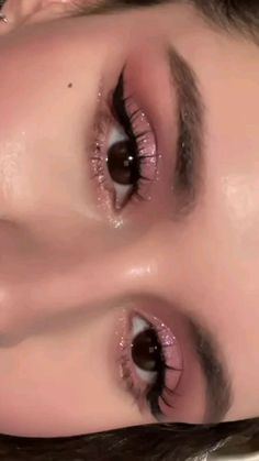 @/iredefh on Instagram pink sparkle eye makeup eye makeup inspo #pink #glitter #eyemakeup #makeup Glittery Pink Eyeshadow Looks, Party Eye Makeup Looks, Makeup Ideas Sparkly, Pink Makeup Looks Sparkle, Makeup Sparkle Glitter, Sparkly Pink Eye Makeup, Birthday Makeup Looks Glitter, Pink Eye Makeup For Brown Eyes, Makeup Inspo Concert