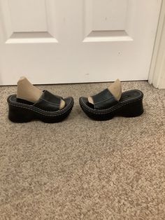 This nice pair of vintage 90s Xhilaration black wavy platfrom mules sandals comes to you in a Y2K style in a size 5-5.5. As you can see on heels gently worn n loved. There are a couple of scuffs on sides of shoes. Fairly minor. Cute boho platform sandals. 90s Sandals, Mules Sandals, Boho Sandals, Black Platform, Mule Sandals, Y2k Style, Platform Sandals, Women's Shoes Sandals, Vintage 90s