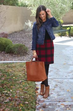 Northeast Girl, Plaid Skirt Outfit, Red Plaid Skirt, Girl Holiday, Fall Winter Wardrobe, Holiday Red, Outfits Winter, Skirt Outfit, Plaid Skirt