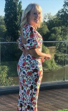 Beautiful Aged Women, Carol Kirkwood, Rich Women, Beautiful Women Over 40, Couples Engagement Photos, Curvy Women Jeans, Single Women, Gorgeous Dresses, Celebrities Female