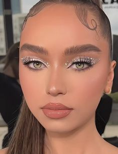 Silver Eye Makeup For Prom, Silver Inner Corner Makeup, Prom Makeup Diamond, Glitter Silver Makeup, Silver Rave Makeup, White And Silver Eye Makeup, Sliver Makeup Prom, Silver Prom Makeup Looks, Make Up With Stones