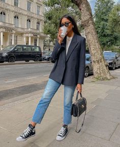 Outfit Converse, Blazer Outfits Casual, Blazer Outfits For Women, Outfits With Converse, Mode Casual, Looks Street Style, Looks Chic, Blazer Outfits