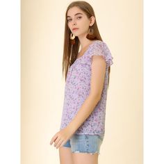 This floral top is sure to inject a floral flourish into your wardrobe. Made of a lightweight chiffon fabric for a soft fit, this top boasts a floral print throughout and a flattering and vintage-inspired square neckline. Wear it with jeans or a skirt for a chic style that will take you from day to evening. With summer floral and greenery details, this breezy flowy blouse features fluttery sleeves. Optimal for day or night, this floral-printed blouse features vintage details like a square neck a Floral Print Chiffon Blouse, Heart Print Blouse, Three Quarter Sleeve Blouses, Vintage Details, Blouse Purple, Ruffle Fabric, Layered Blouse, Floral Print Chiffon, Flowy Blouse