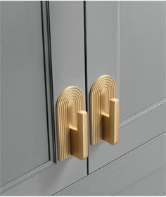 an image of two handles on the door knobs that are gold or silver in color