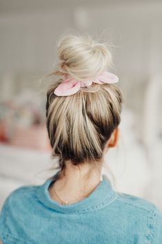 Hair Scrunchie Hairstyles, 2018 Hairstyles, Ponytails Braids, Interesting Textures, Scrunchie Styles, Long Face Hairstyles, Really Long Hair, Blonde Hairstyles, Messy Buns