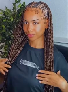 Braid Hairstyles Mid Length, Cornrows Goddess Braids, Cross Knotless Braids, Criss Cross Knotless Braids, Hairstyles For Black Women Cornrows, Black Women Cornrows, Braids And Curls, Curled Hair With Braid, Women Cornrows