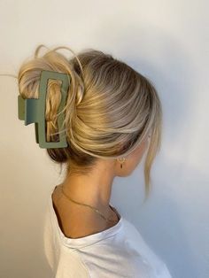 Hairstyles For School, Cute Hair, Clean Girl, Pretty Hairstyles, Hair Looks, Hair Goals, Thick Hair Styles