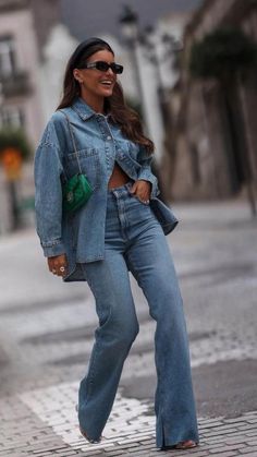 Studded Denim Jacket Outfits, Denim Over Denim Outfit, Winter Denim Outfits, Stylish Denim Outfits, Full Denim Outfit, Demin Outfit, Looks Total Jeans, All Denim Outfits, Denim Shorts Outfit