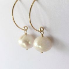 Dainty Pearls Earrings / Pearls Gold Earrings / Bridal Pearls Earrings / Bridesmaids Gift / Minimalist Earrings / Pearls Drop EarringsThese dainty pearls earrings are just perfect for your daily wear or even special occasion! minimalist, yet stands out beautifully! an elegant and lovely pair for bridesmaids gift :)material: sterling silver , gold filled, rose gold filledstone    : fresh water pearlsdimension : 30mm-------♥♥♥-------*** Your beautiful earrings will be packed in a gift box and put Delicate Round Pearl Earrings With Ear Wire, Dainty Round Pearl Earrings With Ear Wire, Minimalist Round Pearl Drop Earrings, Nickel-free Small Hoop Earrings For Wedding, Delicate Single Round Pearl Earring, Nickel Free Small Hoop Earrings For Weddings, Delicate Round Single Earring, Delicate Single Round Earring, Everyday Round Pearl Earrings With Ear Wire