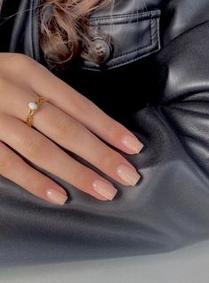 33 Trendy Short Square Nails That Scream Confidence And Class - ZaiuBee Natural Nails Manicure, Natural Acrylic Nails, Plain Nails, Simple Gel Nails, Work Nails, Casual Nails, Short Square Acrylic Nails, Neutral Nails, Square Acrylic Nails