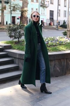 Rag And Bone Rover Boot Outfit, Green Duster Outfit, Green Coat Outfit, Mantel Outfit, Cute Winter Coats, Fall Fashion Coats, Style Parisienne, Oversized Coat, Winter Trends