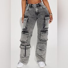 Nwt Womens Denim Cargo Jeans In Acid Wash Grey Black Color. Size 9 Ripped Baggy Jeans, Denim Cargo Jeans, Fashion Nova Plus Size, High Waisted Distressed Jeans, Grey Cargo Pants, Cute Nike Outfits, Denim Cargo Pants, Cargo Pants Outfit, Stylish Summer Outfits