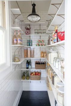 These photos are so satisfying. #pantrystorageideas Desain Pantry Dapur, Pantry Renovation, Beautiful Pantry, Dream Pantry, Pantry Inspiration, Farmhouse Pantry, Organized Pantry