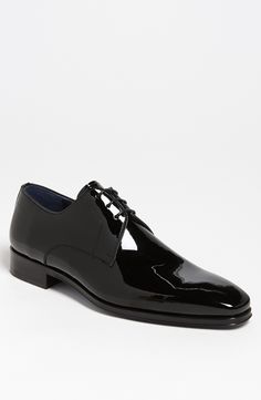 Free shipping and returns on Magnanni 'Dante' Plain Toe Derby at Nordstrom.com. High-shine patent leather adds formal elegance to a sleek derby with a distinctive no-frills design. Suede Shoes Men, Gentleman Shoes, Best Shoes For Men, Mens Formal Wear, Oxford Shoes Men, Mens Fashion Classy, Formal Shoes For Men, Leather Shoes Men, Derby Shoes