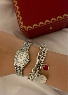 Wrist Jewelry, Dope Jewelry, Classy Jewelry, Funky Jewelry, Jewelry Lookbook, Stacked Jewelry, 가을 패션, Girly Jewelry, Jewelry Inspo